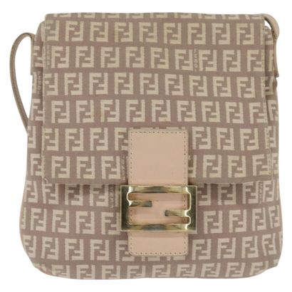 Fendi Zucchino Shoulder Bag
Sac porté épaule...