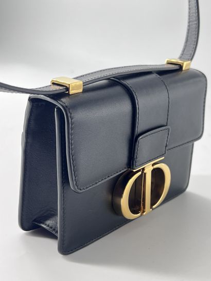Christian Dior 30 Montaigne Flap Bag
Sac...