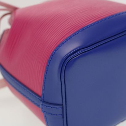 Louis Vuitton Petit Noé
Sac seau en cuir,...