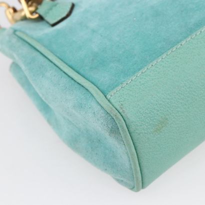 Gucci Bamboo Zip Pouch
Sac pochette à poignée...