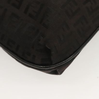 Fendi Zucchino Shoulder Bag
Sac porté épaule...