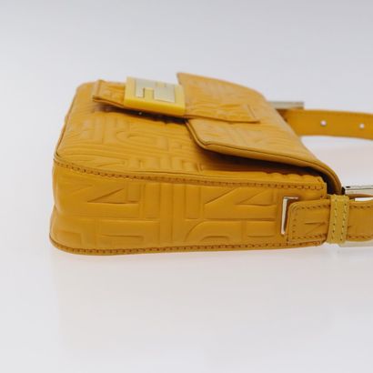 Fendi Mamma Baguette à l’épaule
Sac à main...