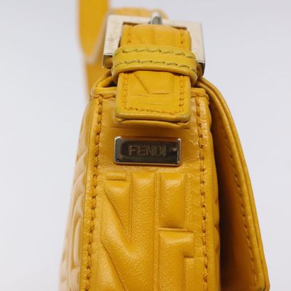 Fendi Mamma Baguette à l’épaule
Sac à main...