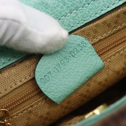 Gucci Bamboo Zip Pouch
Sac pochette à poignée...