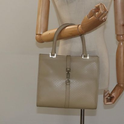 Gucci Bow Frame Chain Clutch
Pochette à fermoir...