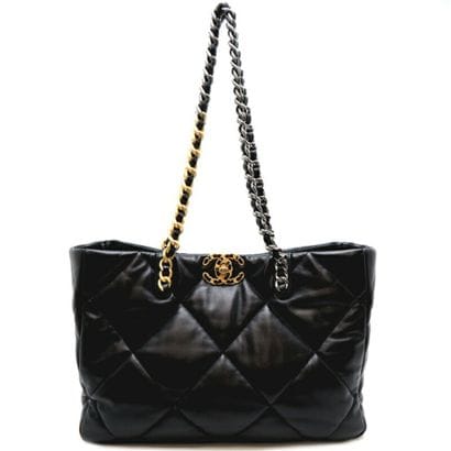 Chanel 19 Shopping Bag
Sac shopping en cuir...