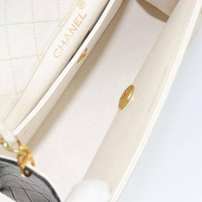 Chanel Vintage Trapezoid CC Flap Bag
Sac...