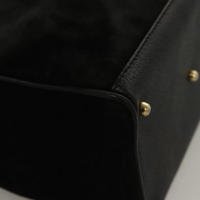 Gucci Bamboo Zip Pouch

Sac à main compact...