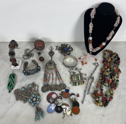 Ethnic & costume jewelry set (20th century):...