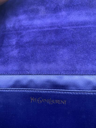 Saint Laurent Belle de Jour Chain Wallet
Pochette...