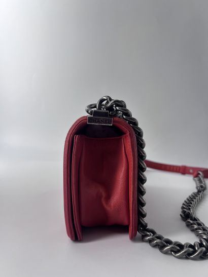 Chanel Sac Flap
Sac à main en cuir matelassé,...