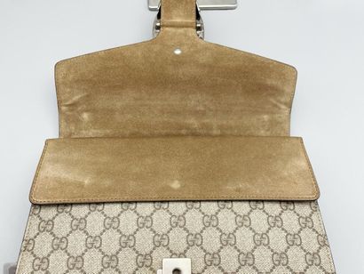 Gucci Dionysus Bag
Sac porté épaule en toile...