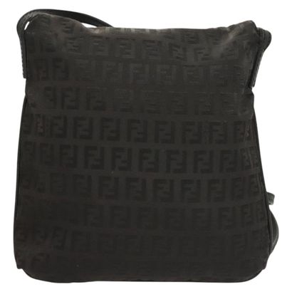 Fendi Zucchino Shoulder Bag
Sac porté épaule...