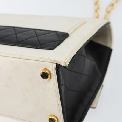 Chanel Vintage Trapezoid CC Flap Bag
Sac...