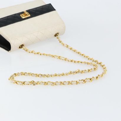 Chanel Vintage Trapezoid CC Flap Bag
Sac...