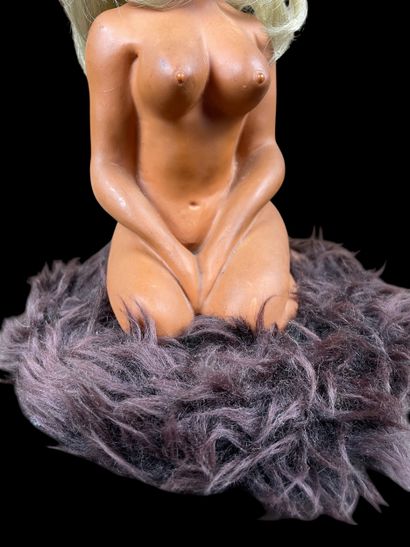 Femme agenouillée Figurine érotique kitsch
Statuette...