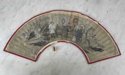 China, early 20th century Painted fan

Fan-shaped...