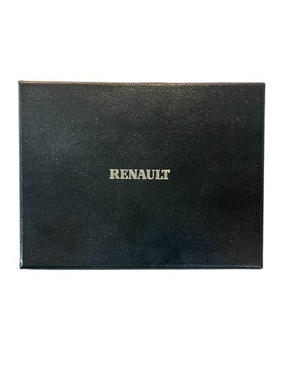 Renault Set of 8 commemorative pins, XX century
Black...