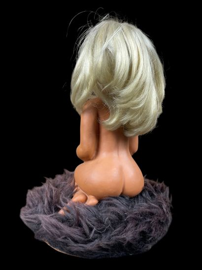 Femme agenouillée Figurine érotique kitsch
Statuette...