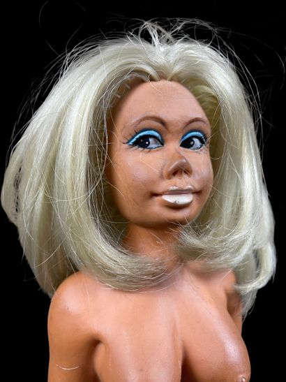Femme agenouillée Figurine érotique kitsch
Statuette...