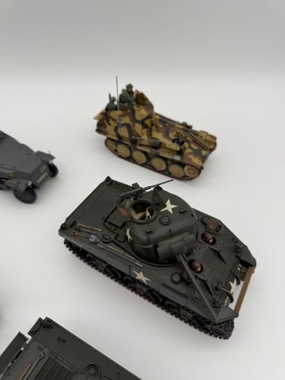 Set of 5 models of tanks and military vehicles

Set...