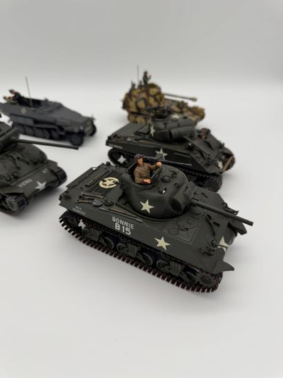 Set of 5 models of tanks and military vehicles

Set...