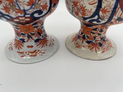 Paire de vases balustres - décor floral -...
