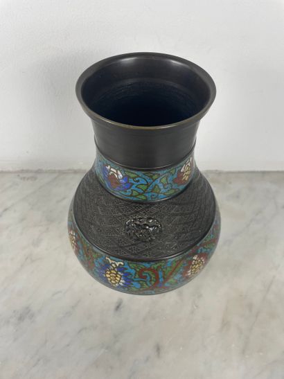 Dans le goût de la Chine Vase en alliage...