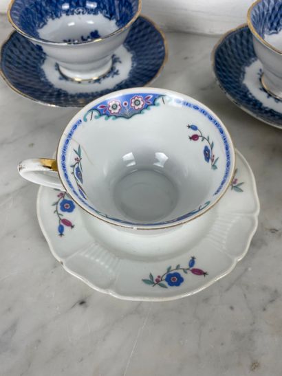 Ensemble de cinq tasses et sous-tasses en...