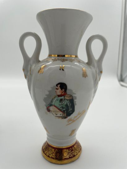 Quatre vases miniatures décoratifs - fleurs...