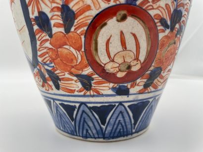 Paire de vases balustres - décor floral -...