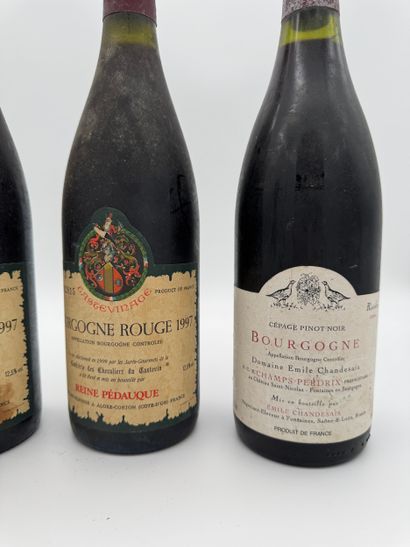Lot de vins de Bourgogne
Comprenant : Bourgogne...
