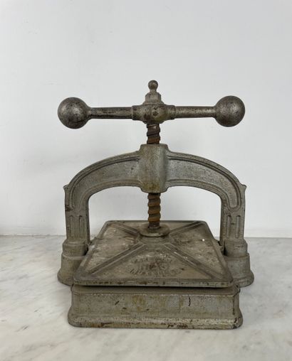 Cast-iron bindery press - Papeterie I.L.S....