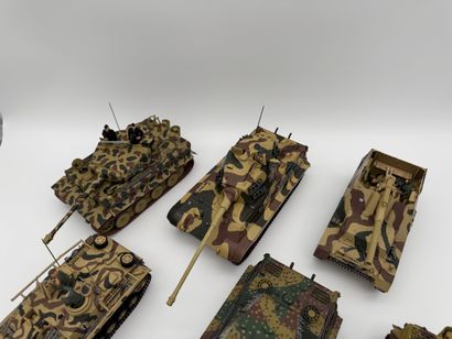 Set of 9 military tank models

Set of nine...