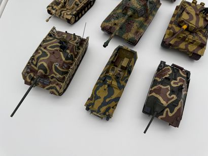Set of 9 military tank models

Set of nine...