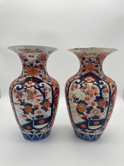 Paire de vases balustres - décor floral -...