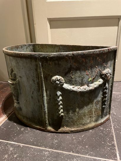 Jardinière demi-lune en fonte à décor néoclassique,...