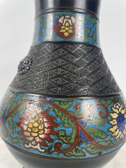 Dans le goût de la Chine Vase en alliage...