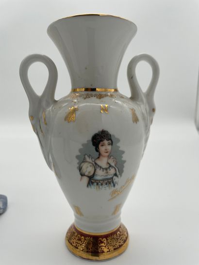 Quatre vases miniatures décoratifs - fleurs...