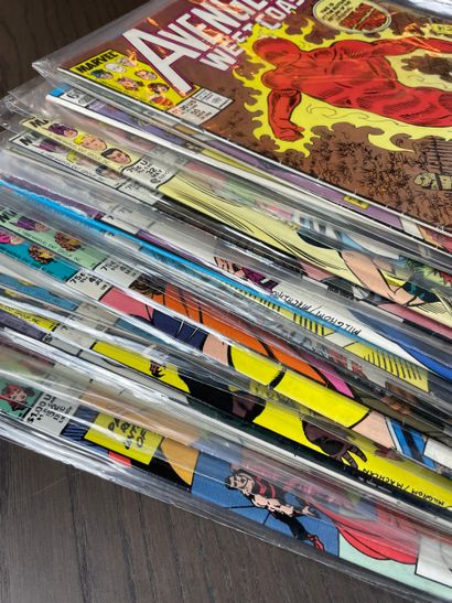 Lot de 32 comics américains Marvel Comics,...