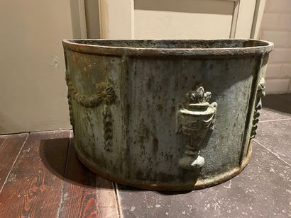 Jardinière demi-lune en fonte à décor néoclassique,...