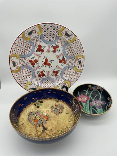Trois pièces de céramique décorative - Nippon,...