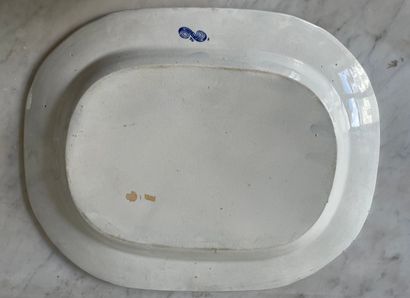 Plat rectangulaire en faïence anglaise, Staffordshire,...