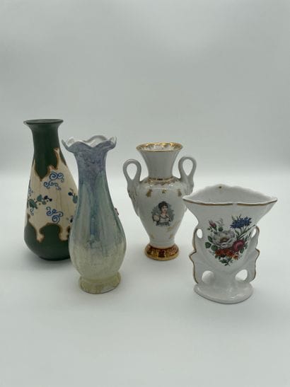 Quatre vases miniatures décoratifs - fleurs...
