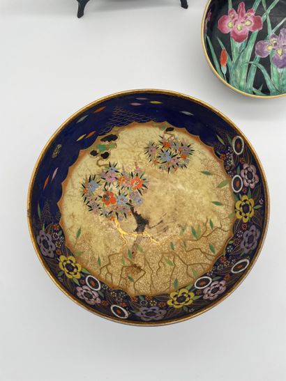 Trois pièces de céramique décorative - Nippon,...