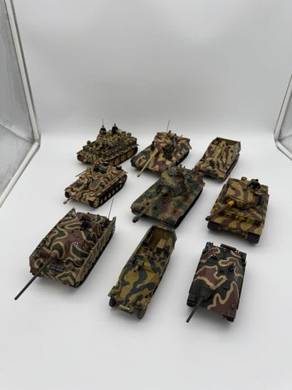Set of 9 military tank models

Set of nine...
