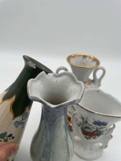 Quatre vases miniatures décoratifs - fleurs...