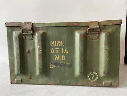 Caisse militaire en métal - M23A, mines antichars...