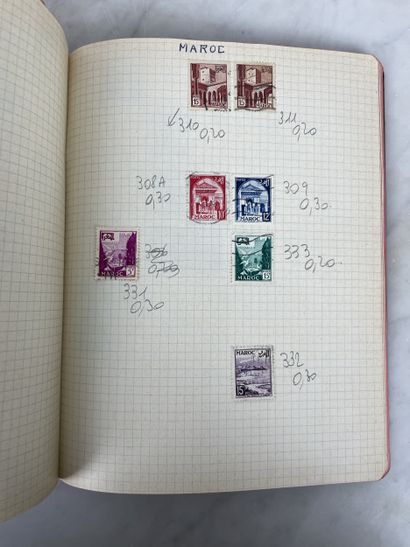 Deux albums de timbres-poste Collection internationale...