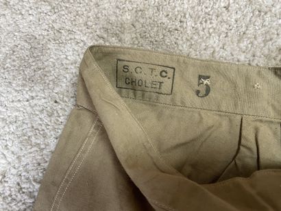 Lot de vêtements & effets militaires français...